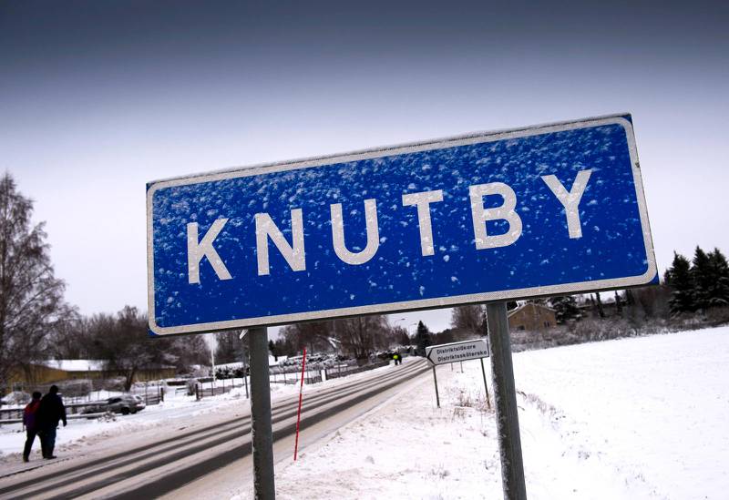 Knytbydramat. För snart 14 år sedan blev den lilla orten Knutby i Uppland ett välkänt namn för stora delar av Sverige. Då, i januari 2004, sköts en person i Knutby Filadelfia ihjäl medan en annan skottskadades.