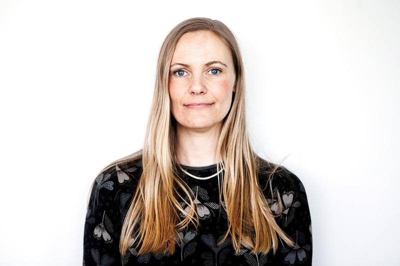 Charlotta Carlström forskar på hbtq-personers erfarenhet av att tillhöra eller ha tillhört en frikyrkoförsamling.