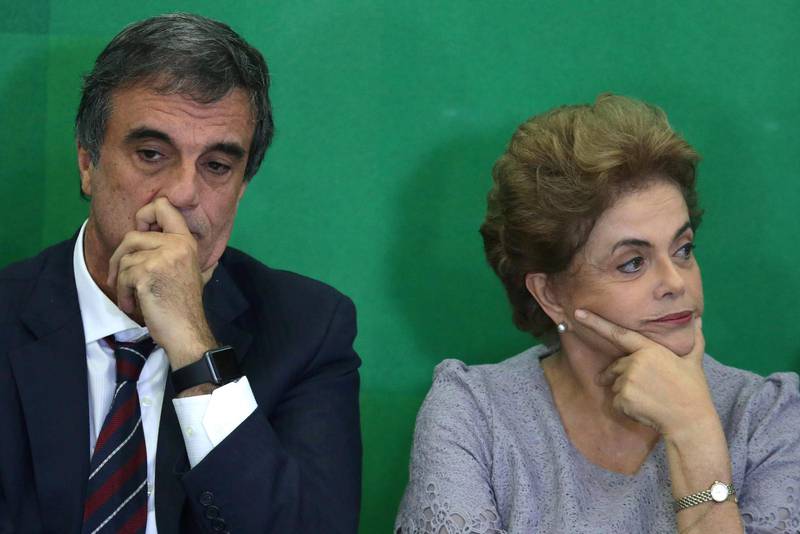Dilma Rousseff (t h), Brasiliens president.