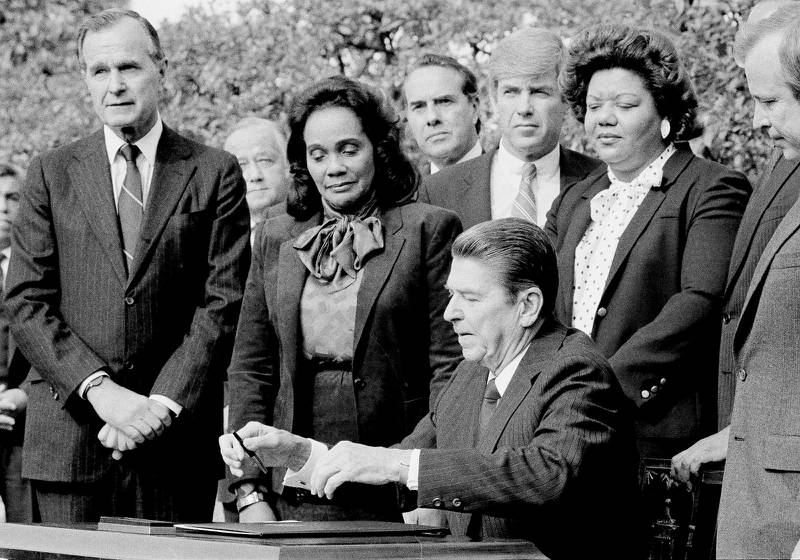President Reagan erkänner Martin Luther Kings liv och gärning.