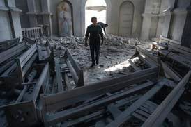 Armenisk katedral bombad under pågående konflikt