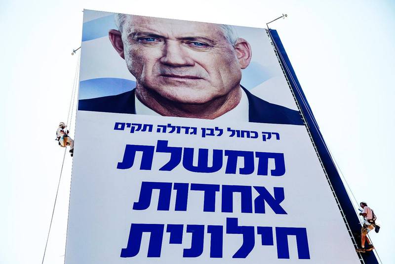 En valaffisch föreställande Benny Gantz. På tisdag går Israel till ”omval” och Gantz får en ny chans att utmana sittande premiärminister Benjamin Netanyahu.