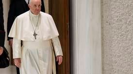 Påven: Våld mot kvinnor “nästan sataniskt”