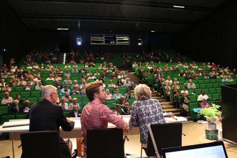Ja-sägare. Det blev ett enhälligt ja på EFK:s kongress, som hölls i Örebro i helgen, till att bilda en ny ägarkonstitution för Örebro missionsskola.
