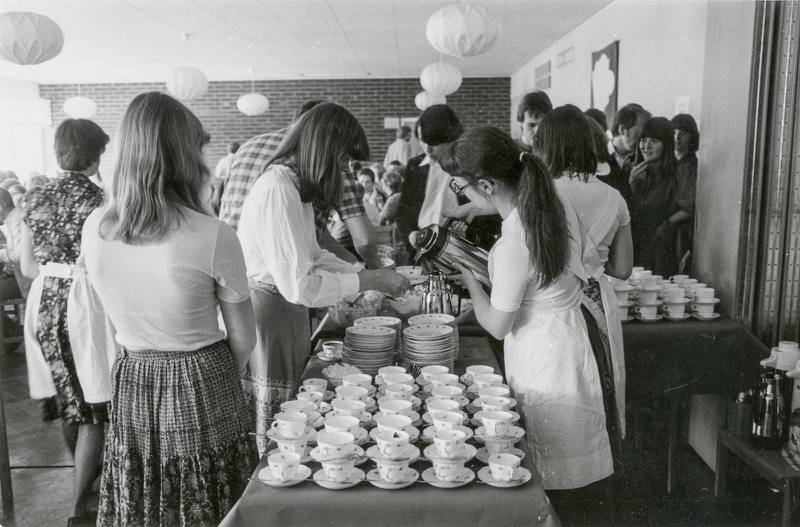 Kaggeholms folkhögskola. Avslutningsfika i matsalen 1980.