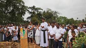 Troende i Sri Lanka uppmanas be hemma