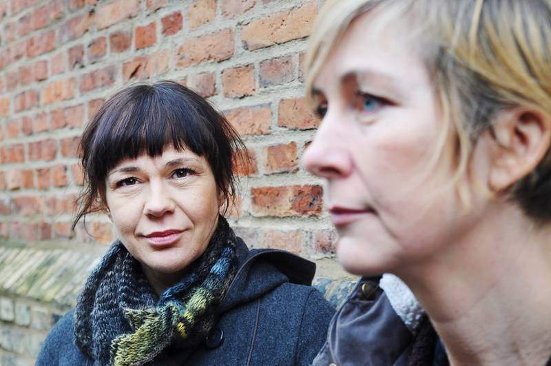 Låtskrivaren och artisten Ulrika Nätterdal med dokumentärfilmaren Kristina Melton.