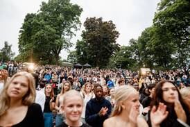 Höll väckelsemöte mitt i Stockholm - 30 döptes