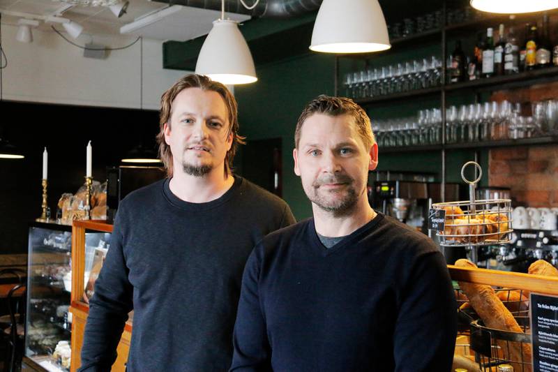 Nicolai Vrbanc och Markus Johannisson driver Skeppshandelns stenugnsbageri i Köping.