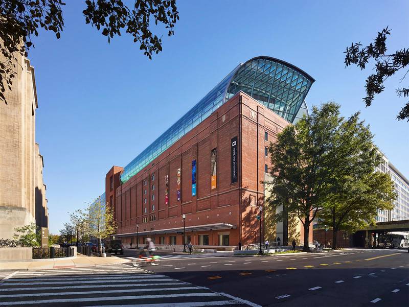 Museum of the Bible i Washington D.C. öppnade 2017 och har i sin samling  nytestamentliga papyrushandskrifter. Några av dem visade sig vara stulna och har återlämnats till Oxfords universitet.