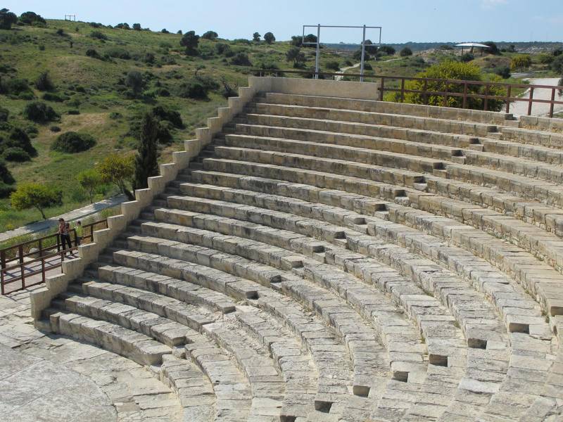 Till Kourions sevärdheter hör också en restaurerad amfiteater från 100-talet f Kr, som i dag används för konserter och andra evenemang.
