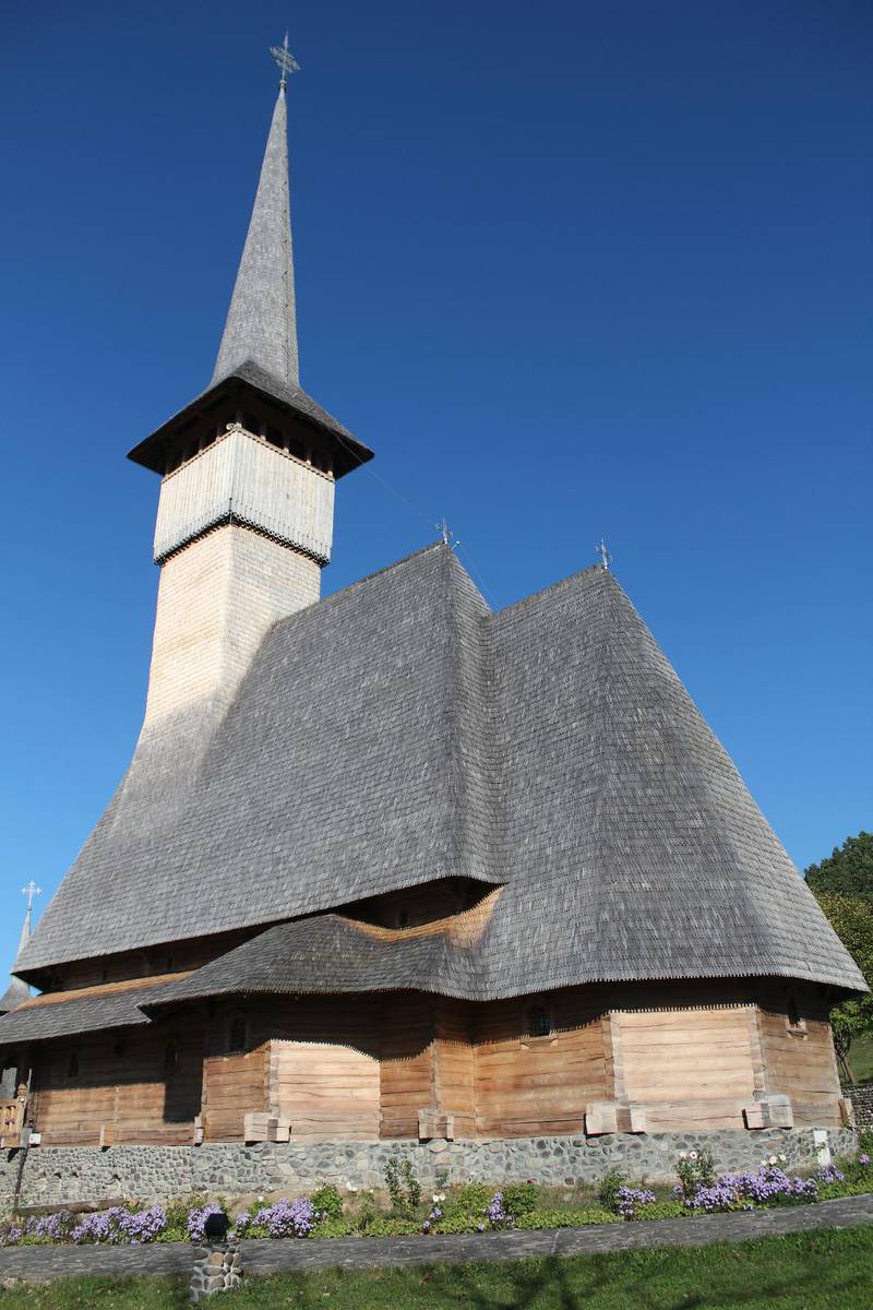 Ny kyrka i gammal stil. Bărsana.