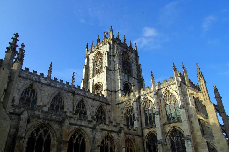 S:t Marys church i Yorkshire, Storbritannien, har beställt fjorton stenfigurer med inspiration från Narniaböckerna.
