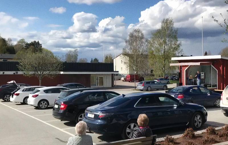 Det kan bli fler drive-in-gudstjänster på Stora torget i Töcksfors. Suget efter gudstjänster är stort i det lilla värmländska samhället.