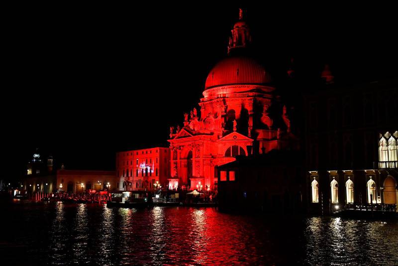 Tisdag natt lyste hela Venedig i rött som ett stöd för Asia Bibi och andra förföljda kristna. Flera andra städer runt om i världen kommer att tända rött ljus under november.