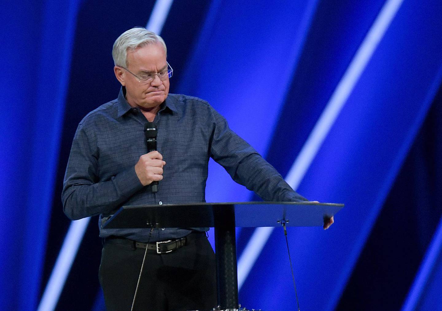 Willow Creek Community Church Senior Pastor Bill Hybels stands before his congregation, Tuesday, April 10, 2018, in South Barrington, Ill., where he announced his early retirement effective immediately, amid a cloud of misconduct allegations involving women in his congregation. The announcement was made during a special meeting at the church, one of the nation''s largest evangelical churches, which he founded. (Mark Black/Daily Herald via AP)