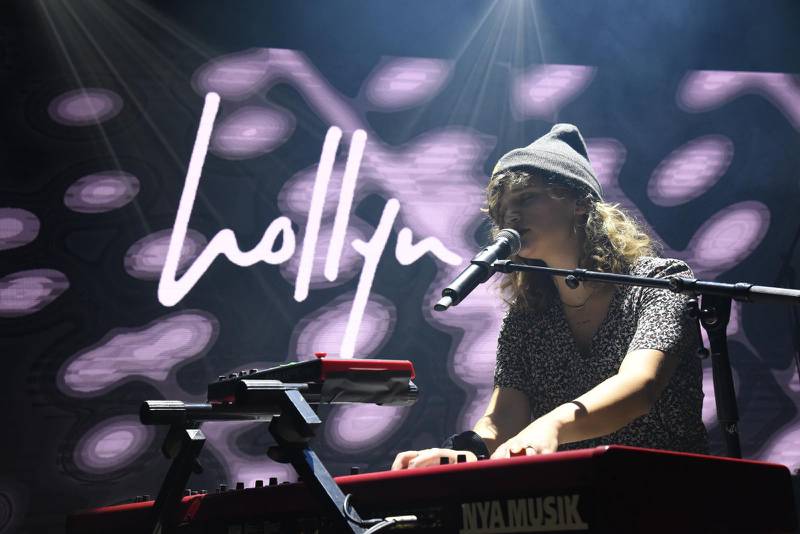2013 slog Hollyn igenom i American Idol. 2019 besökte hon Gullbrannafestivalen.