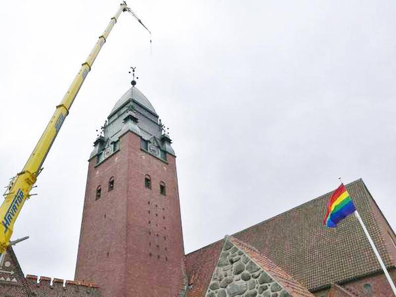 I drygt 100 år har tornspiran i Masthuggskyrkan suttit 127 meter över havet och blickat ut över Göteborg. Nu har den tagits ned för att genomgå en restaurering.