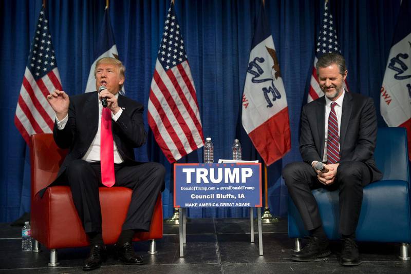 USA:s blivande president Donald Trump och Jerry Falwell, rektor för Liberty University.