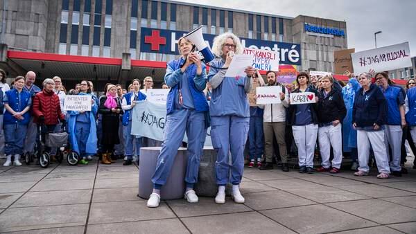 Stor manifestation för avsatta Karolinska-läkaren Karin Pettersson