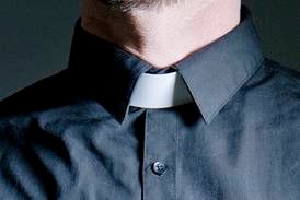 Prästbråk på Orust: Bad ”fel” Fader Vår