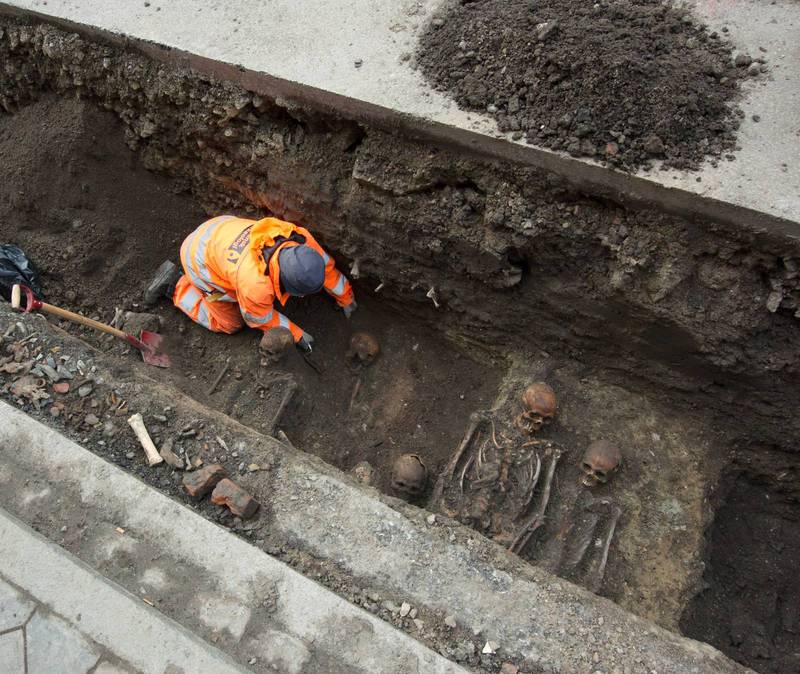 Under utgrävningar för fjärrvärme i centrala Malmö förra året hittades ett 20-tal skelett. På platsen låg fram till 1800-talet stadens så kallade hospitalkyrkogård.
