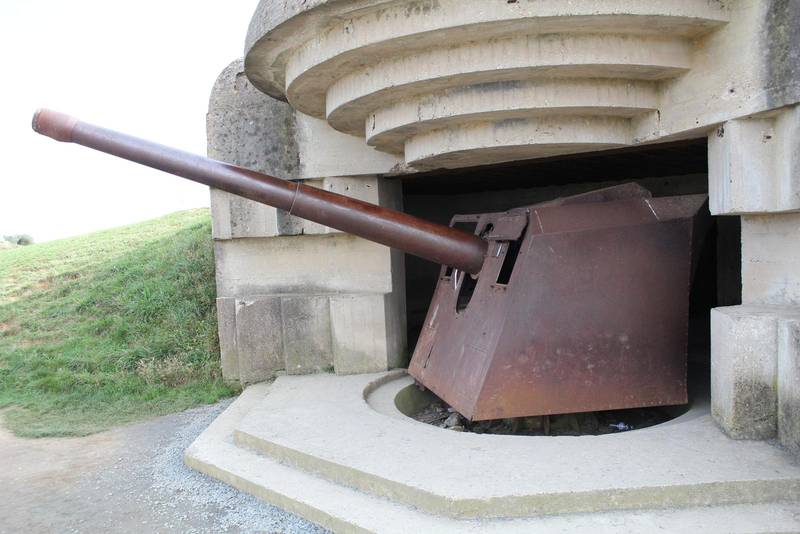 Tyskt artilleri i Atlantvallen i Longues-sur-Mer.