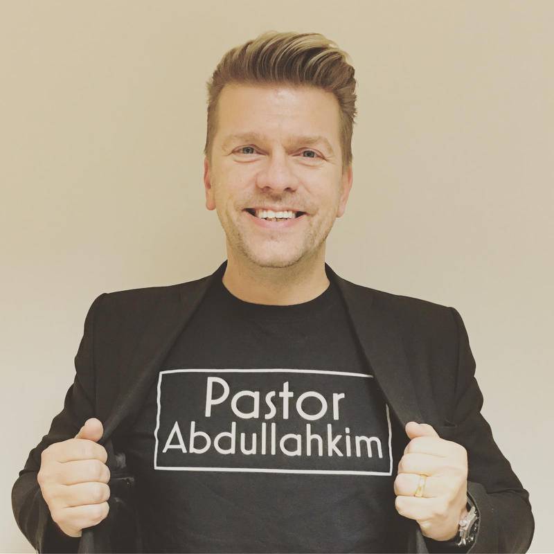 Smeknamn. Joakim Lundqvist kallas ”Pastor Abdullahkim” av församlingens nysvenskar.