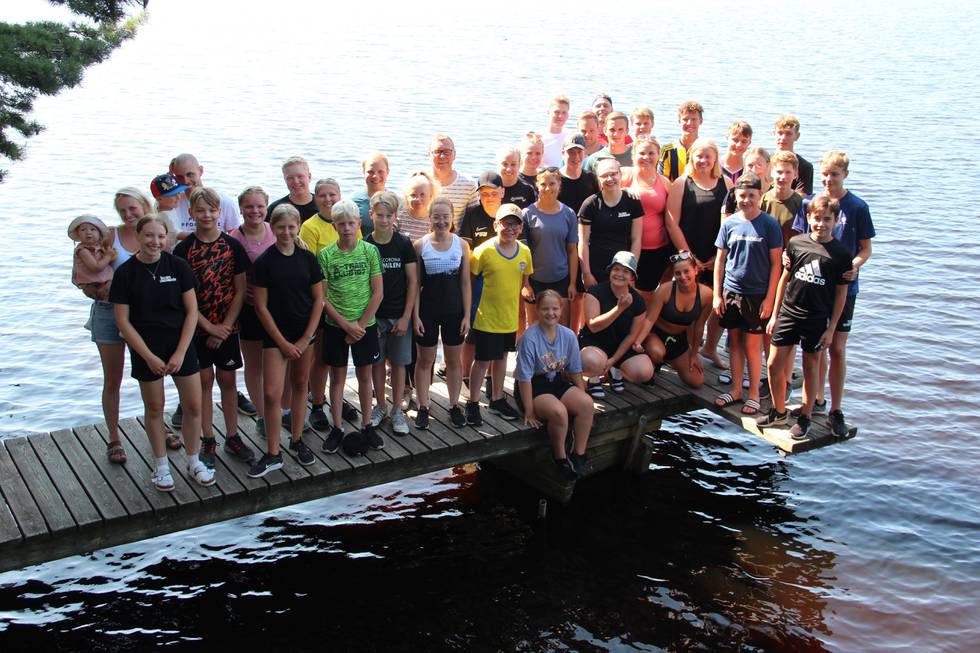 Ingarps Ungdomskör på sin årliga sommarresa som juli 2021 går till Hjortsbergagården. Kören firar sitt 50-årsjubileum den 25 juli.