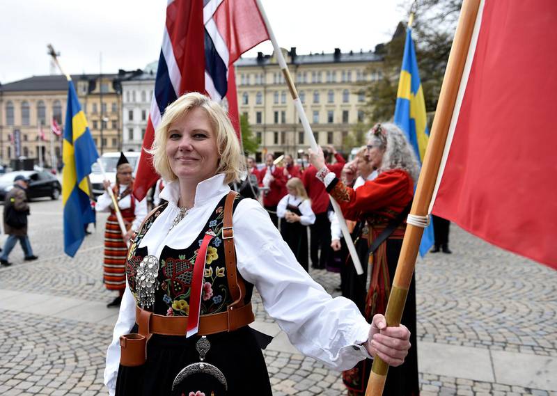 Norrmän i Stockholm firar traditionsenligt 17 maj med parad från Raoul Wallenbergs torg längs Strandvägen till Djurgården och Skansen. Bilden är från förra årets firande. 