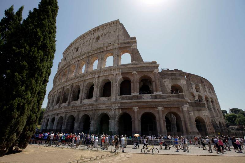 COLOSSEUM. En av Roms stora turistattraktioner kommer att lysas upp i rött, till stöd för förföljda kristna i världen.