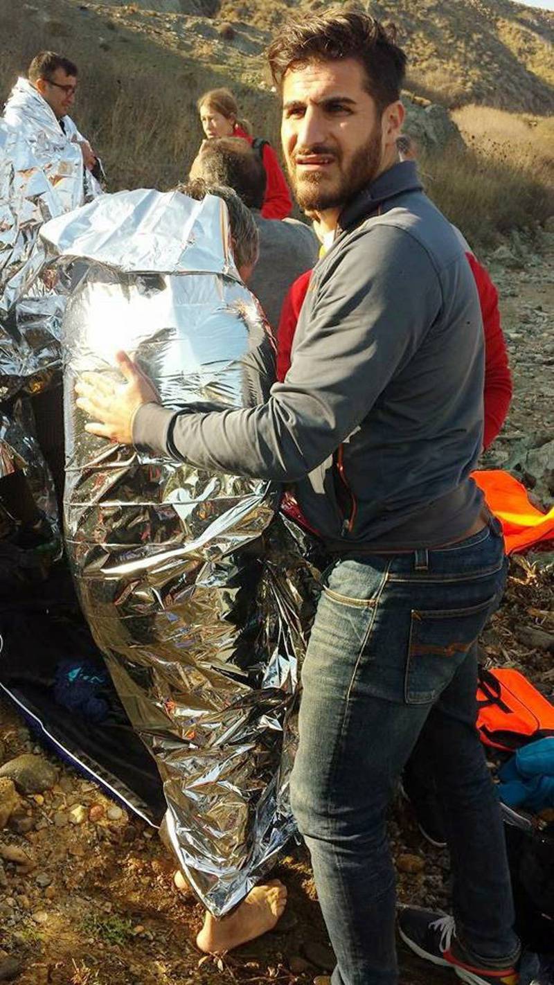 Charbel Gabro åkte till Lesbos i Grekland för att hjälpa flyktingar. 1986 kom han från Syrien till Sverige med sin familj.