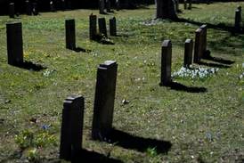 Armenier i Sverige vittnar om skadegörelse mot anhörigas gravar