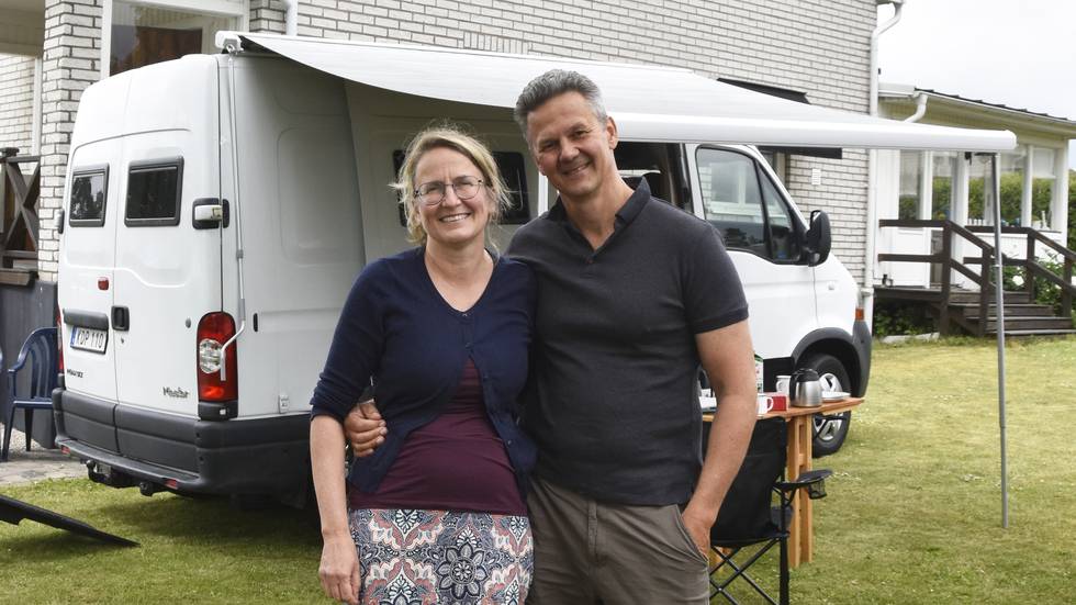 Daniel och Jean Stråle flyttar in i sin specialbyggda husbil för att leva vanlife i Nordafrika. Är från Forserum.