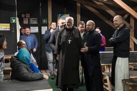 Kardinal Arborelius mötte krigsdrabbade ukrainare på plats