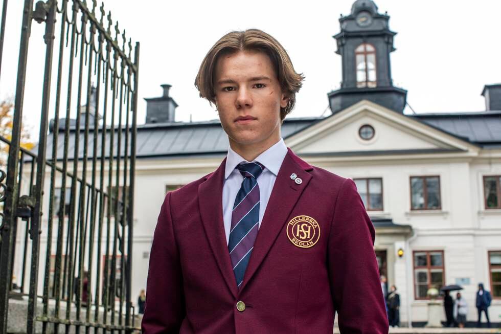 Netflix-serien Young royals har spelats in på Kaggeholms slott utanför Stockholm, som tidigare ägdes av pingströrelsen. Edvin Ryding spelar en av huvudrollerna.
