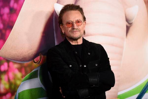 Artisten Bono: Jag gick ner på knä