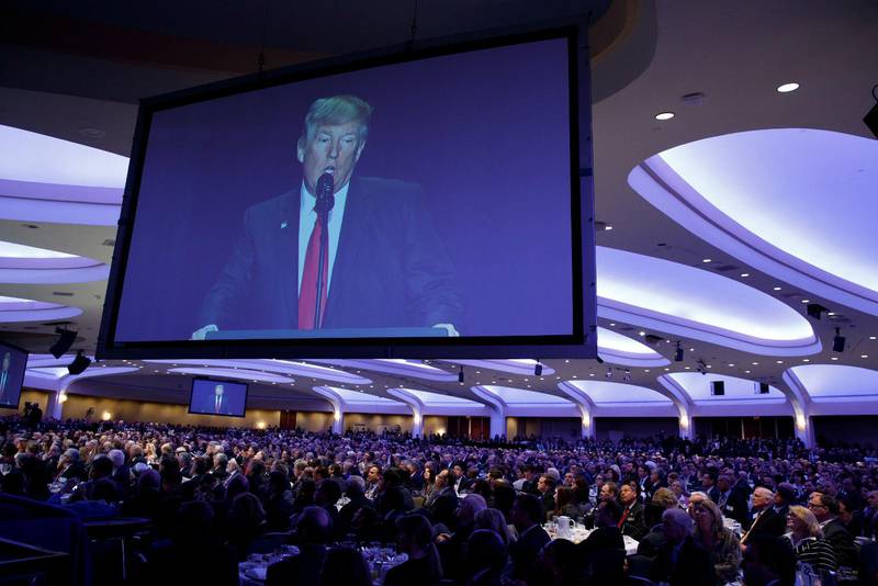USA:s president Donald Trump talar på Nationella bönefrukosten i Washington Hilltons stora kongresshall 2017.