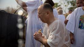 20 000 kristna pilgrimer döptes i Jordanfloden