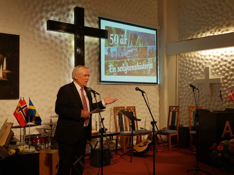Pastor Beo Mellergård hälsade välkommen till Skandinaviska kyrkans jubiléumshögtid som startade på födelseorten Las Palmas och sedan rullade vidare på andra orter där man verkar.