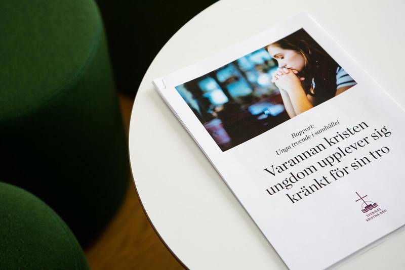 Rapporten från Sveriges kristna råd, SKR, som säger att nästan hälften av alla kristna ungdomar upplever sig kränkta på grund av sin tro i skolan har väckt mycket uppmärksamhet.