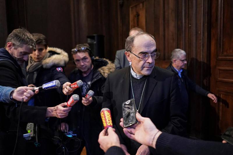 Det blev stort mediepådrag när franske kardinalen Barbarin höll presskonferens efter att den friande domen fällts i Lyon.