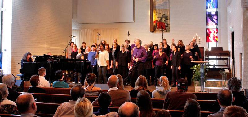 Dagens musikaliska gäster, Järfälla Gospel sjöng med glädje och entusiasm. 