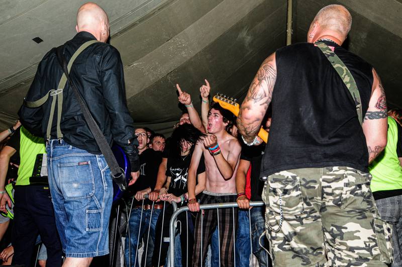 Efter ett uppehåll på fem år uppträdde bandet Tekla Knös i ett överfullt tält (Virustältet) på festivalen Frizon 2009.