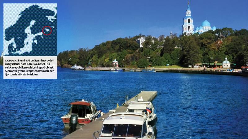 Till Valamos hamn kommer regelbundet båtar från fastlandet. Det berömda klostret, med tillhörande katedral, ligger på gångavstånd från viken på öns norra sida.
