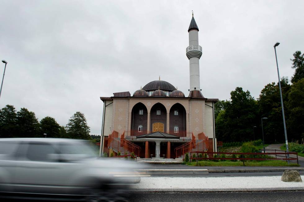 Planerna på en moské i Karlstad får nu kritik - på bilden moskén i förorten Fittja i Stockholm.