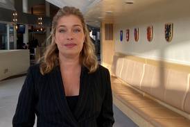 Annika Strandhäll (S) har svängt om juridiskt könsbyte