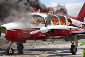 Missionärers flygplan sattes i brand på Haiti