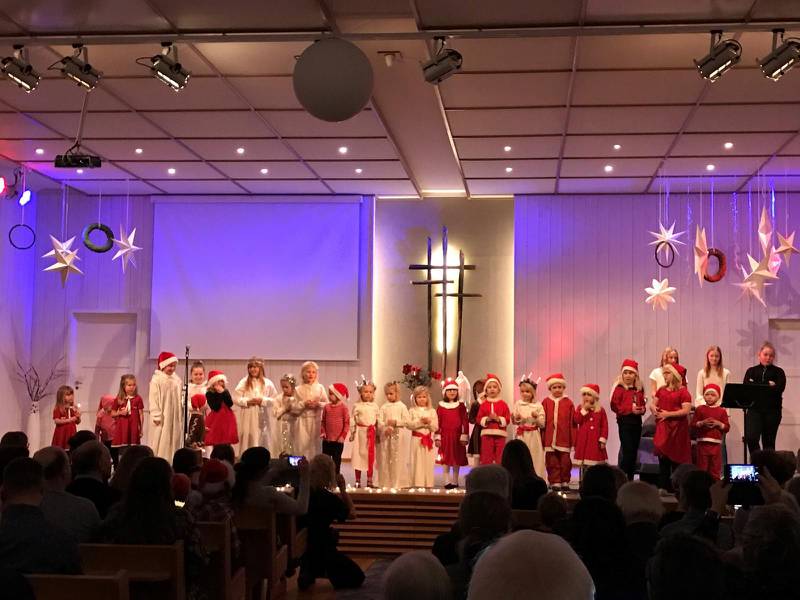 Mellan 80 och 100 personer besöker gudstjänsterna i Jävre en vanlig söndag. Vid advent är det uppemot 120-130 personer enligt pastorn Marcus Sandström.