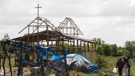 Flyktinglägret i Calais har egen kyrka